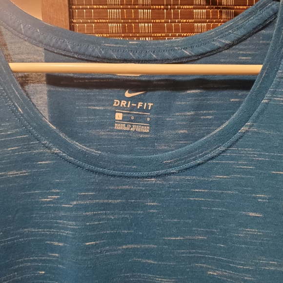 💚💙nike t shirt 💙💚 - Picture 2 of 2